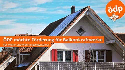 Balkon mit Solarmodulen